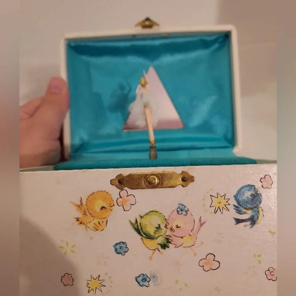 Vintage 1969 Holiday Fair Music Box - Around The World In 80 Days - Fair